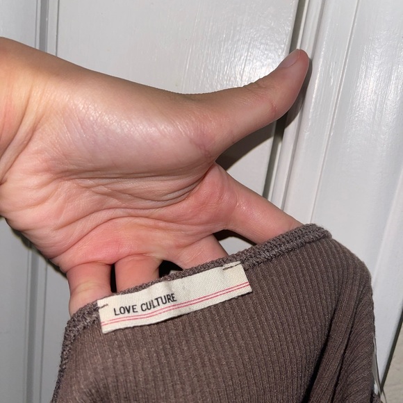 Off the Shoulder Crop Long Sleeve - Picture 3 of 3